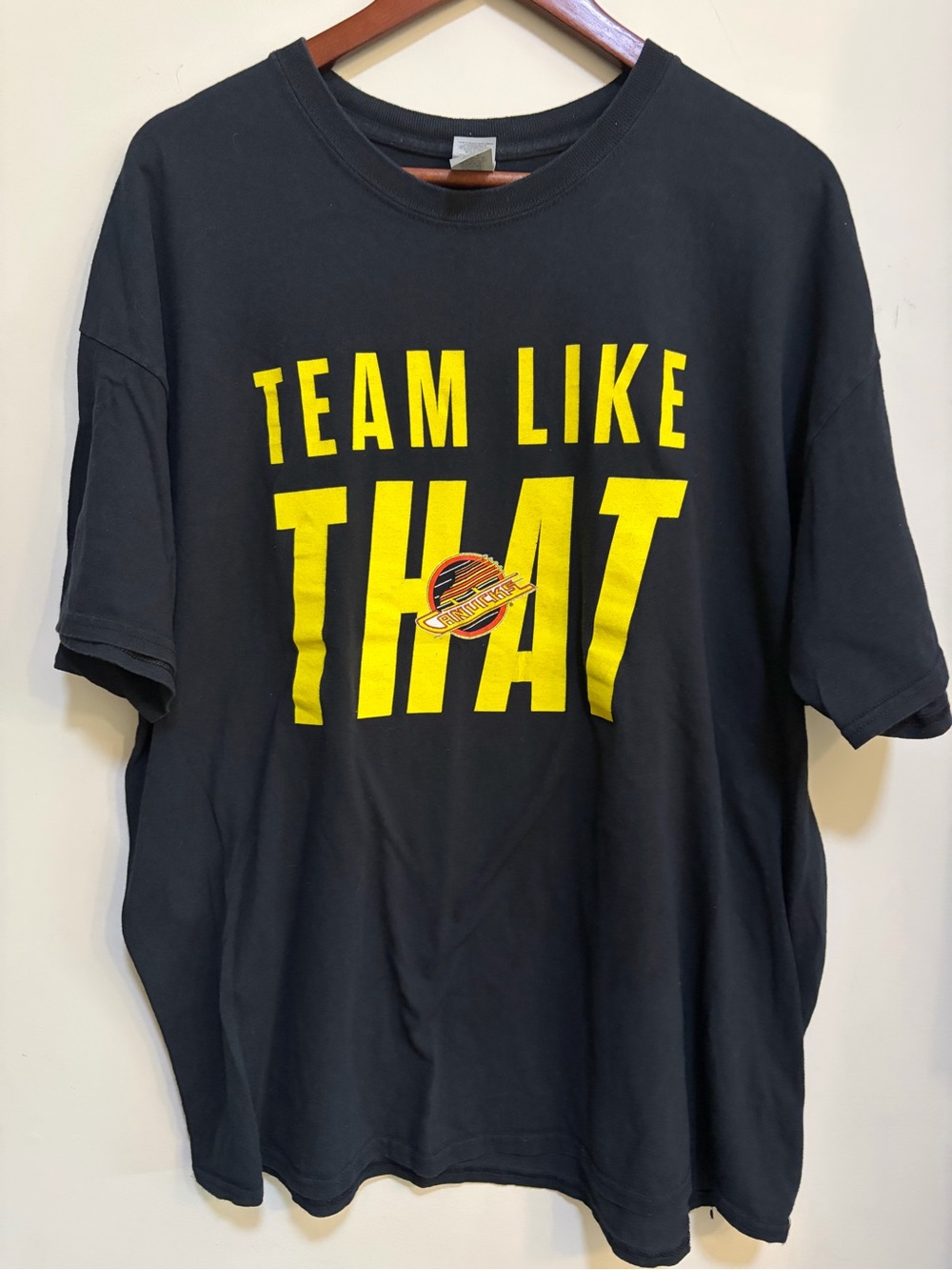 Canucks Team Like That Shirt 2XL - Picture 2 of 4